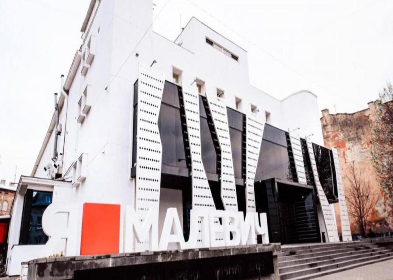 Mini Economy Apartments - Chornovola Avenue - 2 Minutes To The Opera House リヴィウ エクステリア 写真
